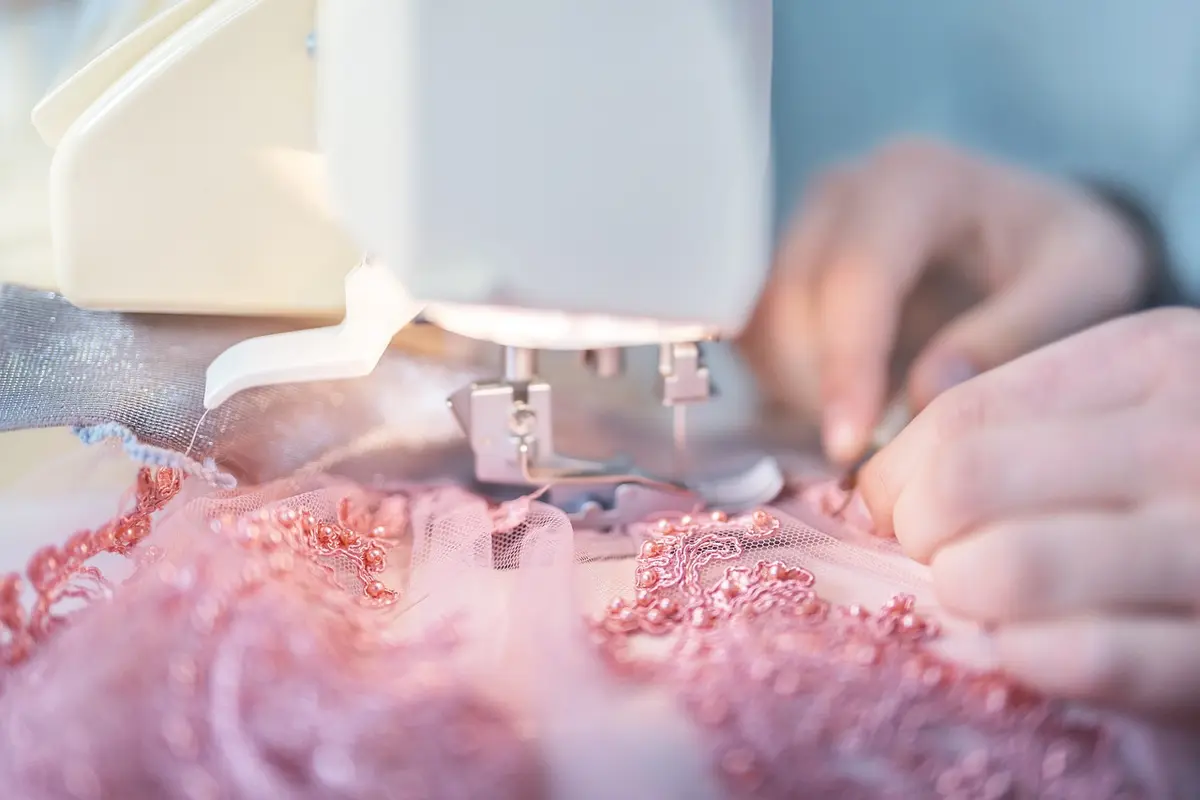 Como escolher o tecido certo pode salvar seu projeto de costura