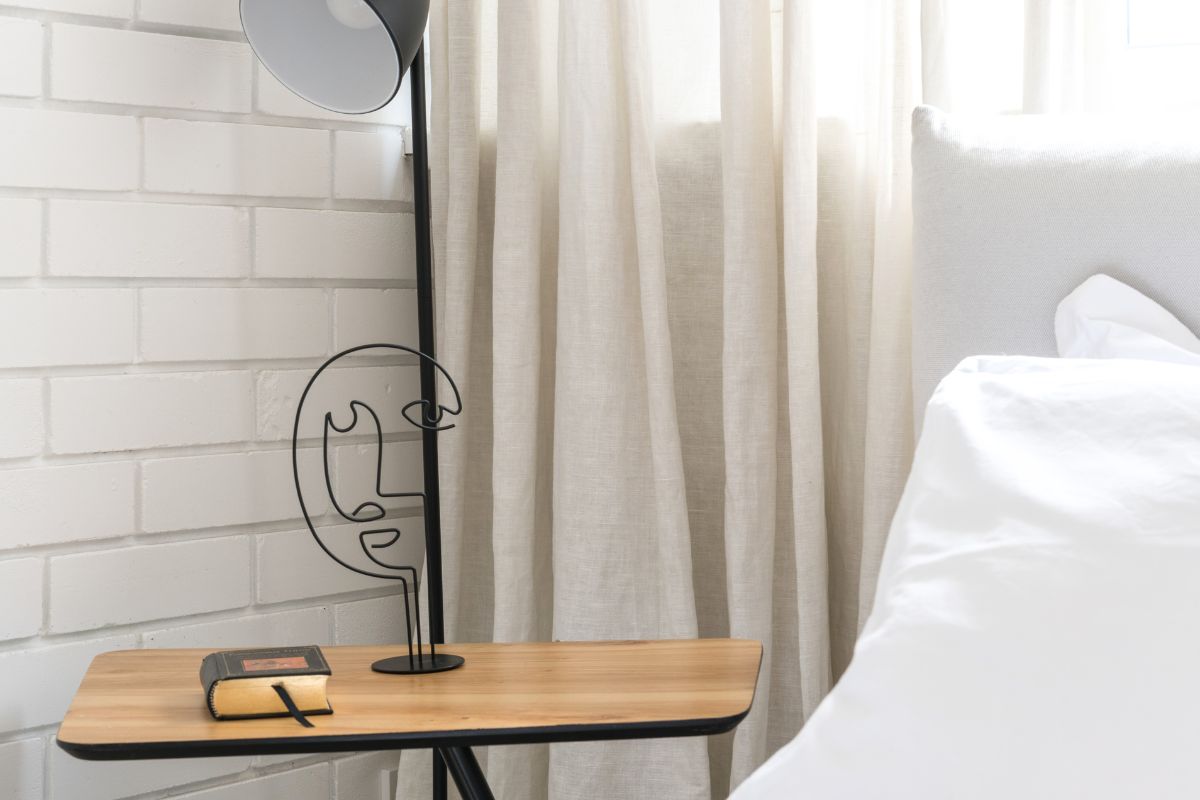 Quando usar ou não usar mesas laterais em casa?