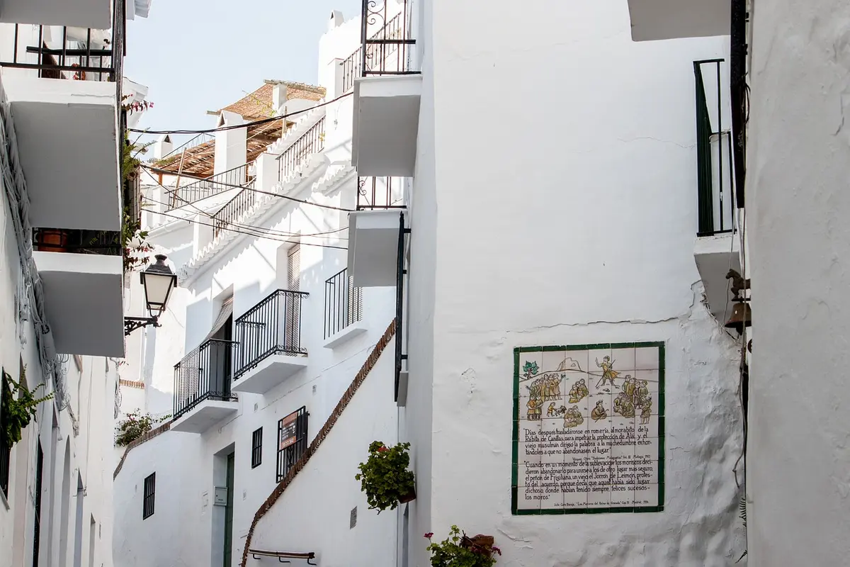 Estilo moderno com fachada cinza: a escolha que nunca sai de moda e valoriza o imóvel
