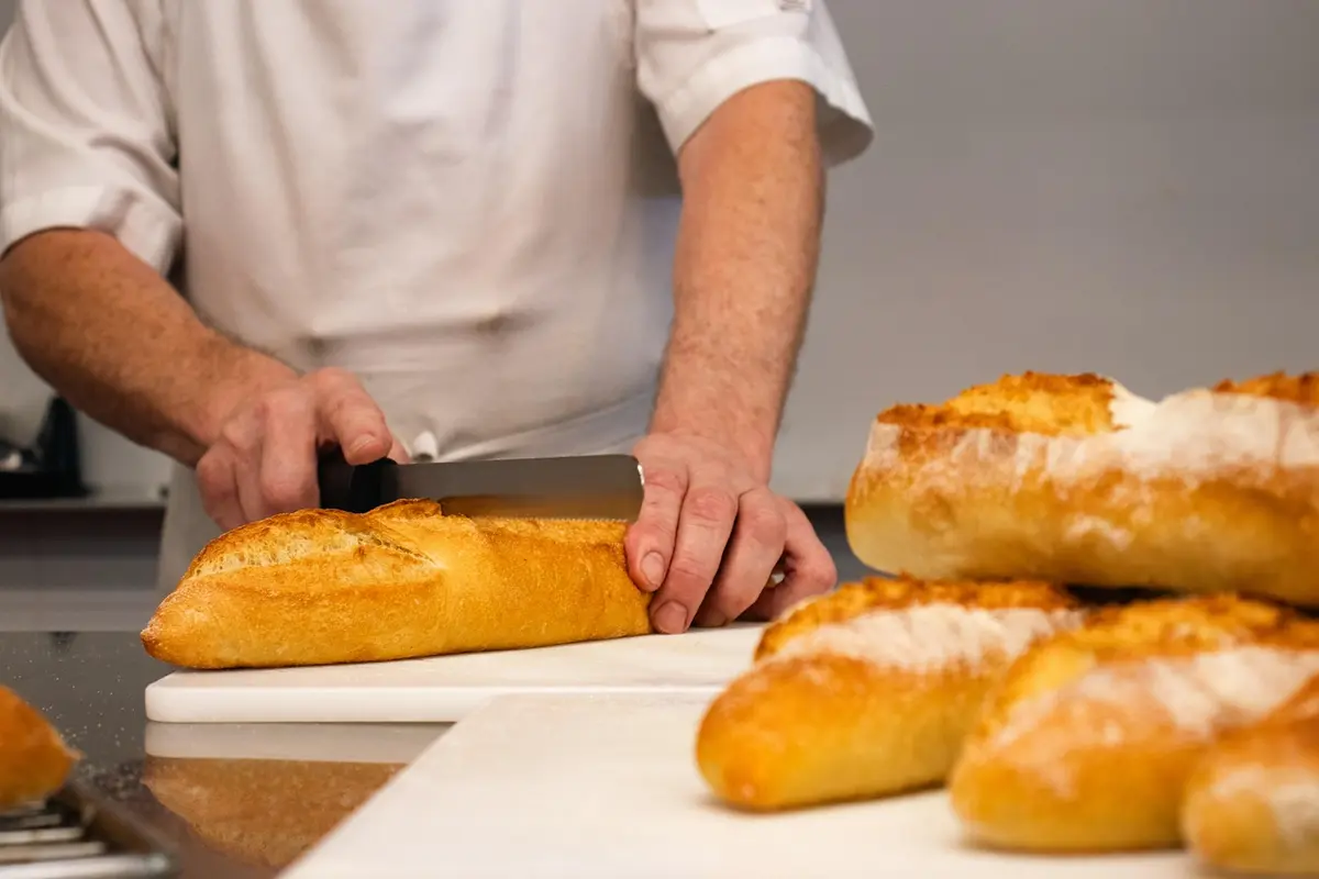 Máquina de pão que amassa, fermenta e assa enquanto você dorme