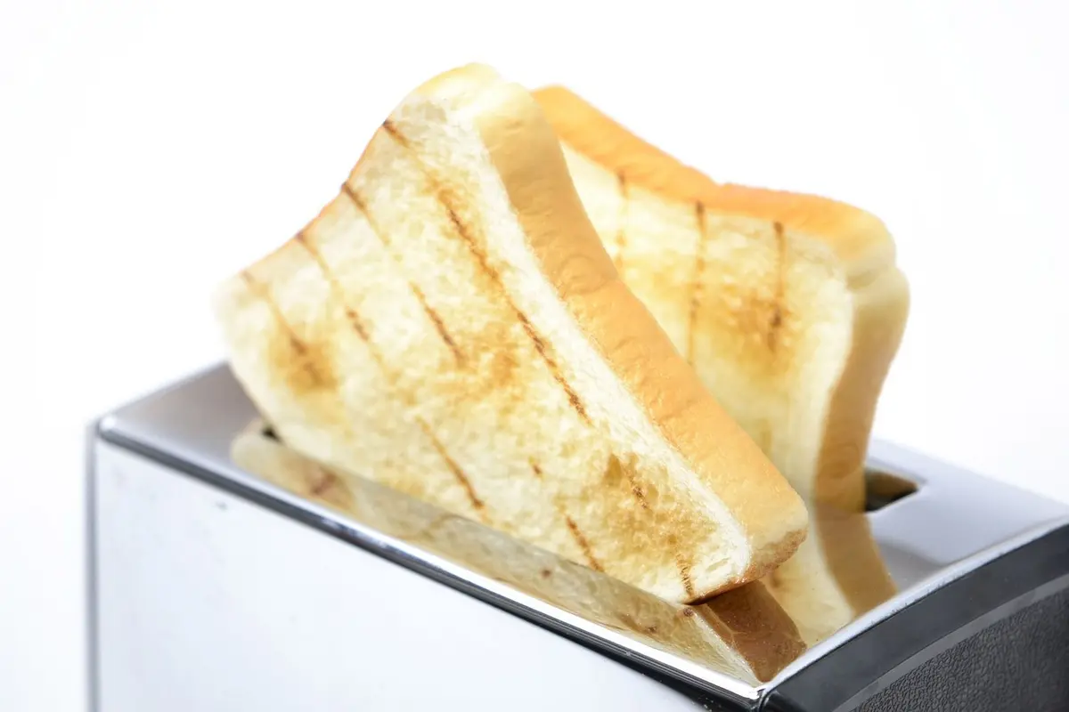 Torradeira com ajuste secreto para deixar o pão do jeitinho que você gosta