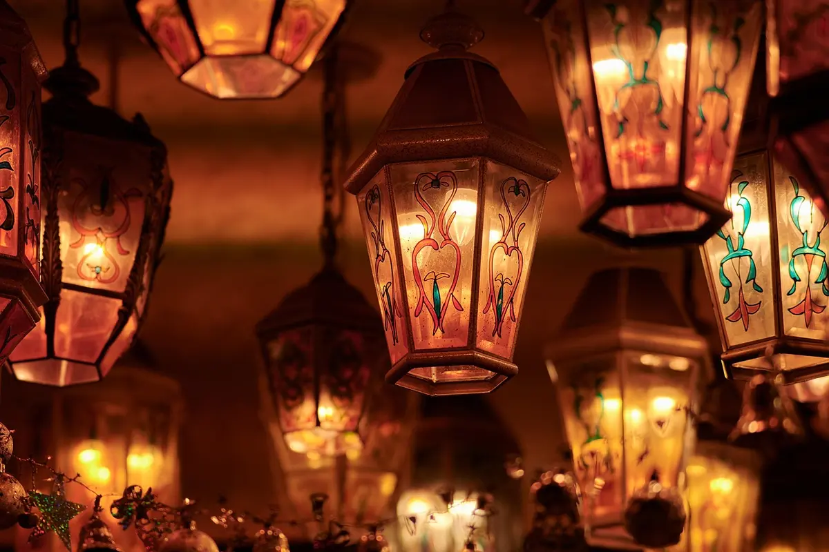Luminária com sensor que acende sozinha quando você entra no ambiente