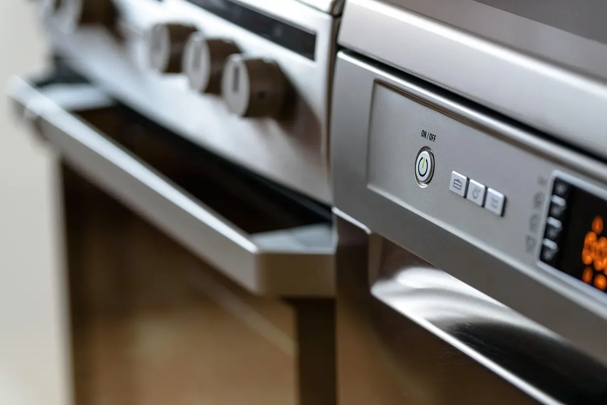 Mini lava-louças perfeita para solteiros, casais ou cozinhas pequenas