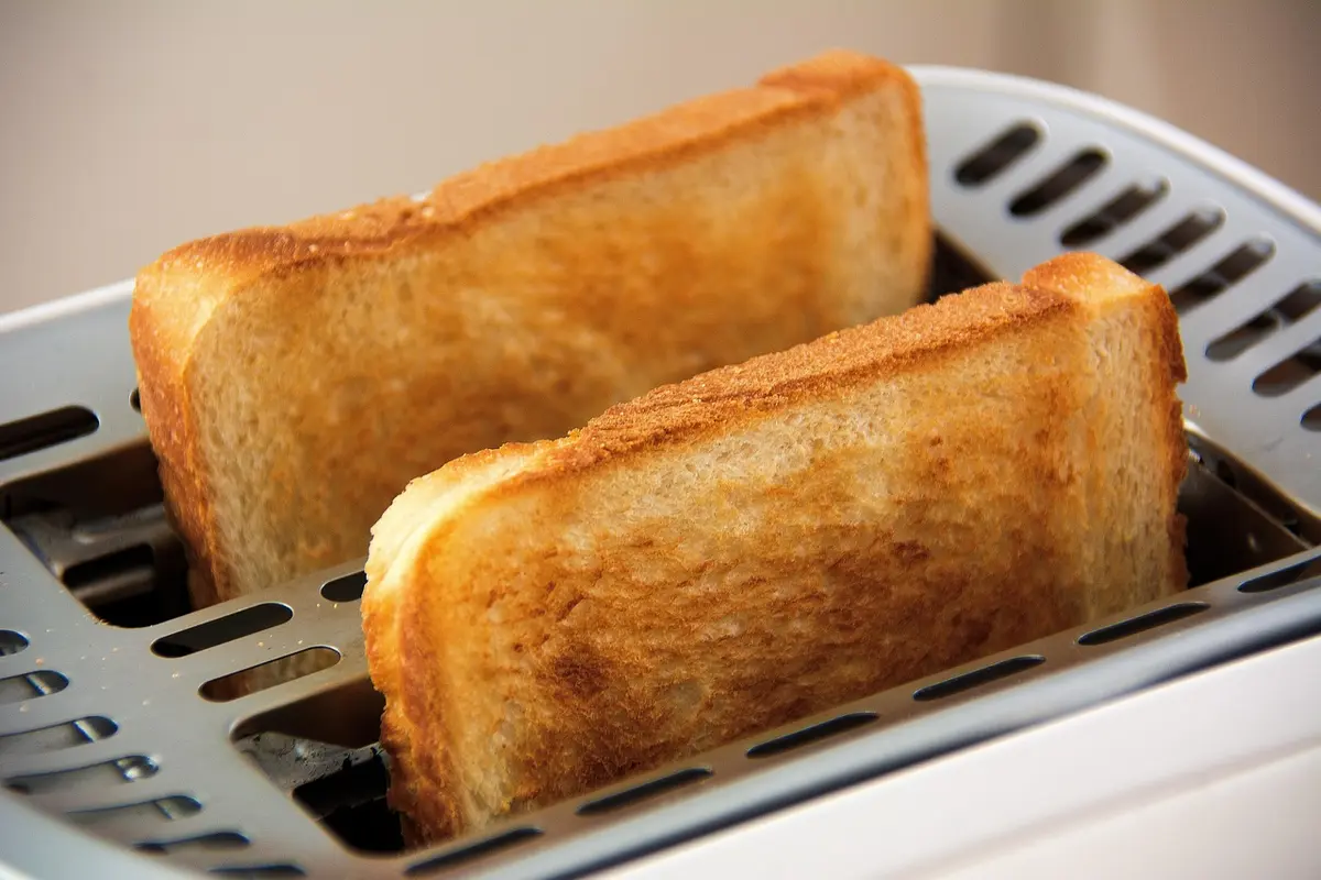 Tostador de pão com modo crocante que vai mudar seu café da manhã